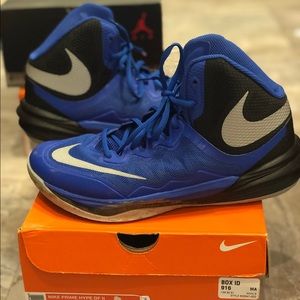 Basketball shoes